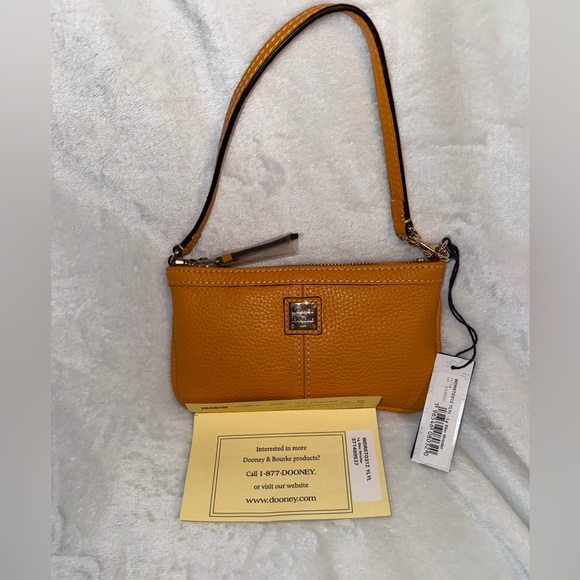 Dooney & Bourke Pebble Grain Large Wristlet/Pouch Bag NWT - Picture 3 of 10
